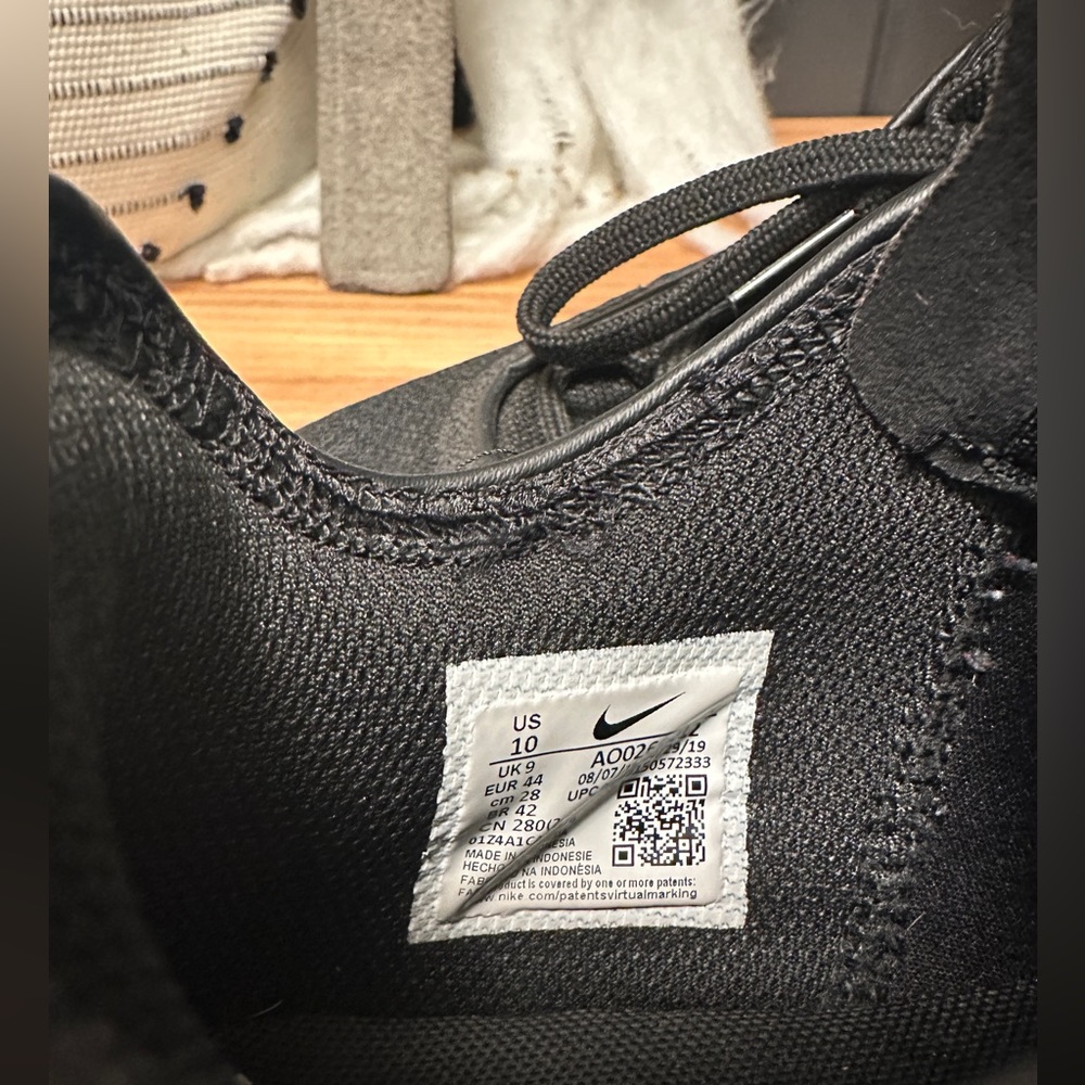 Nike sneakers - Picture 2 of 2
